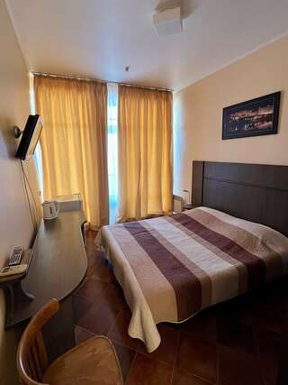 Гостиница Сон у моря Алупка Двухместный номер Делюкс с 1 кроватью и балконом, вид на море-4